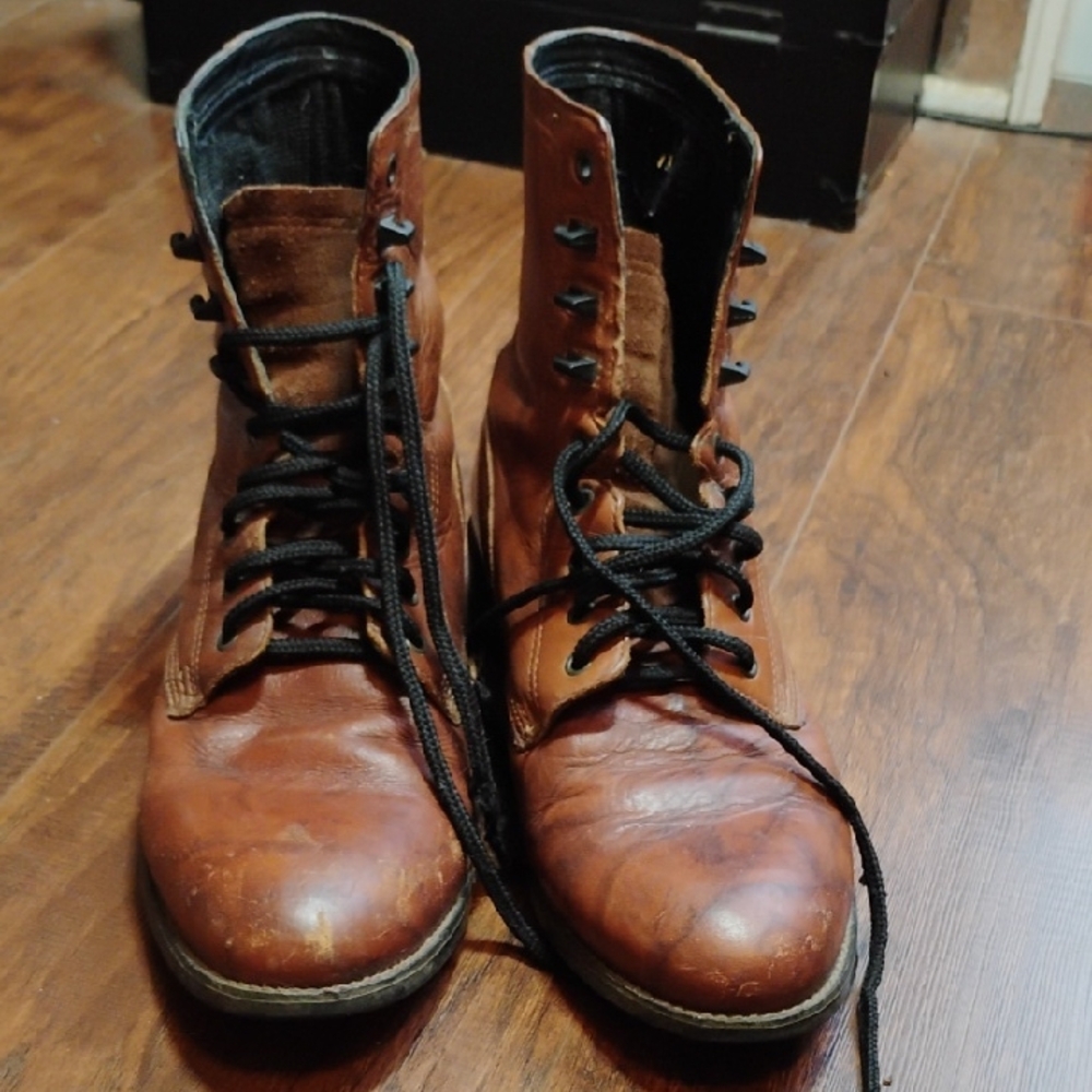Ariat Women's Tan Leather Lace-Up Boots Granny Boots.